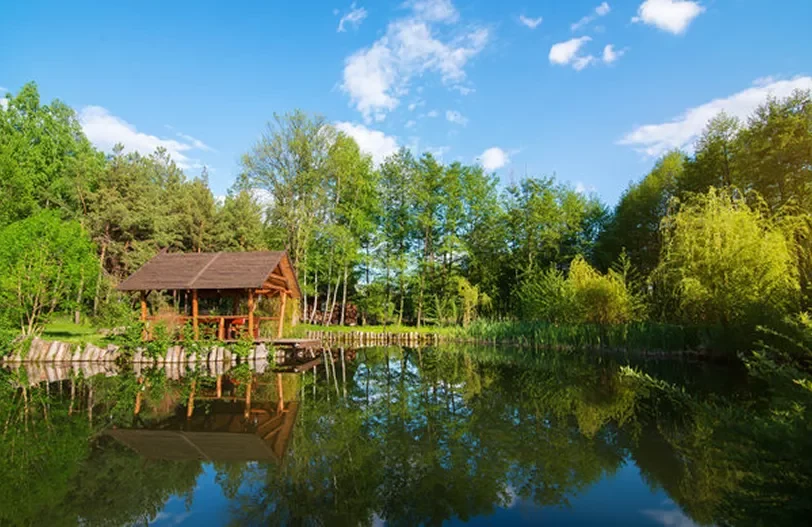 Retreat-Location am See mit Holzhaus